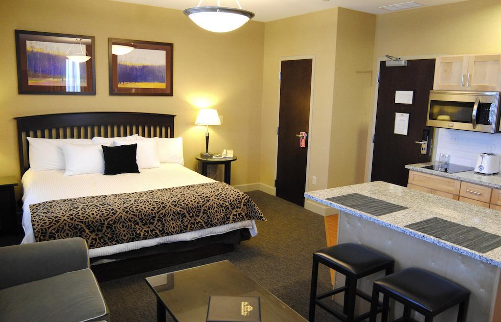 The Parker Inn Schenectady Room photo